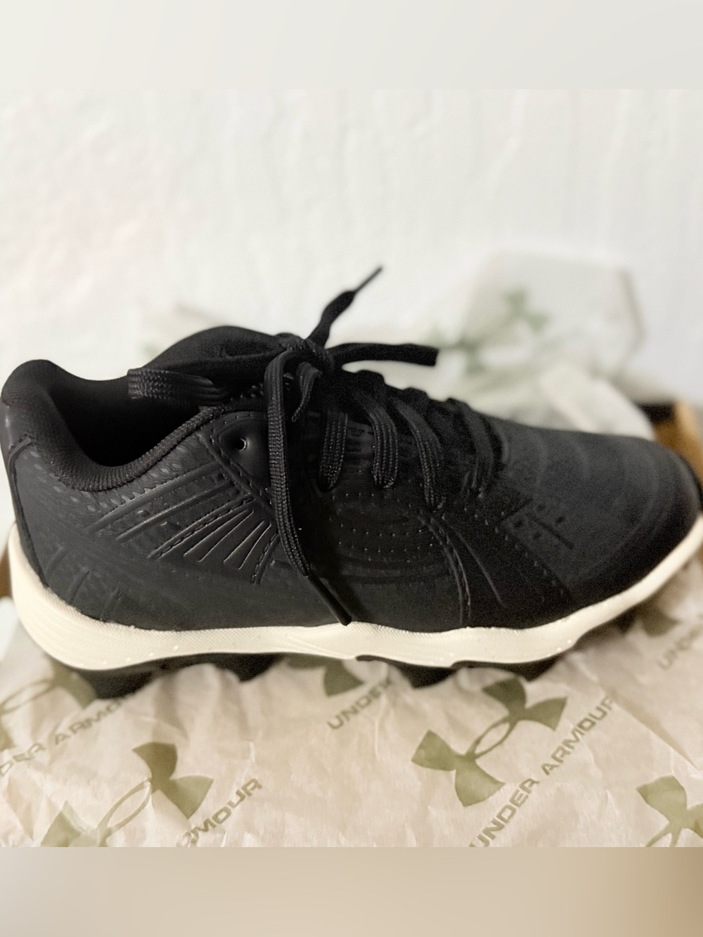 Under Armour Black and White Men's Athletic Cleats NWT - Picture 4 of 6